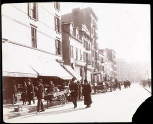 Ansicht von Straßenverkäufern, die Obst verkaufen, New York, 1898 (Silbergelatineabzug)